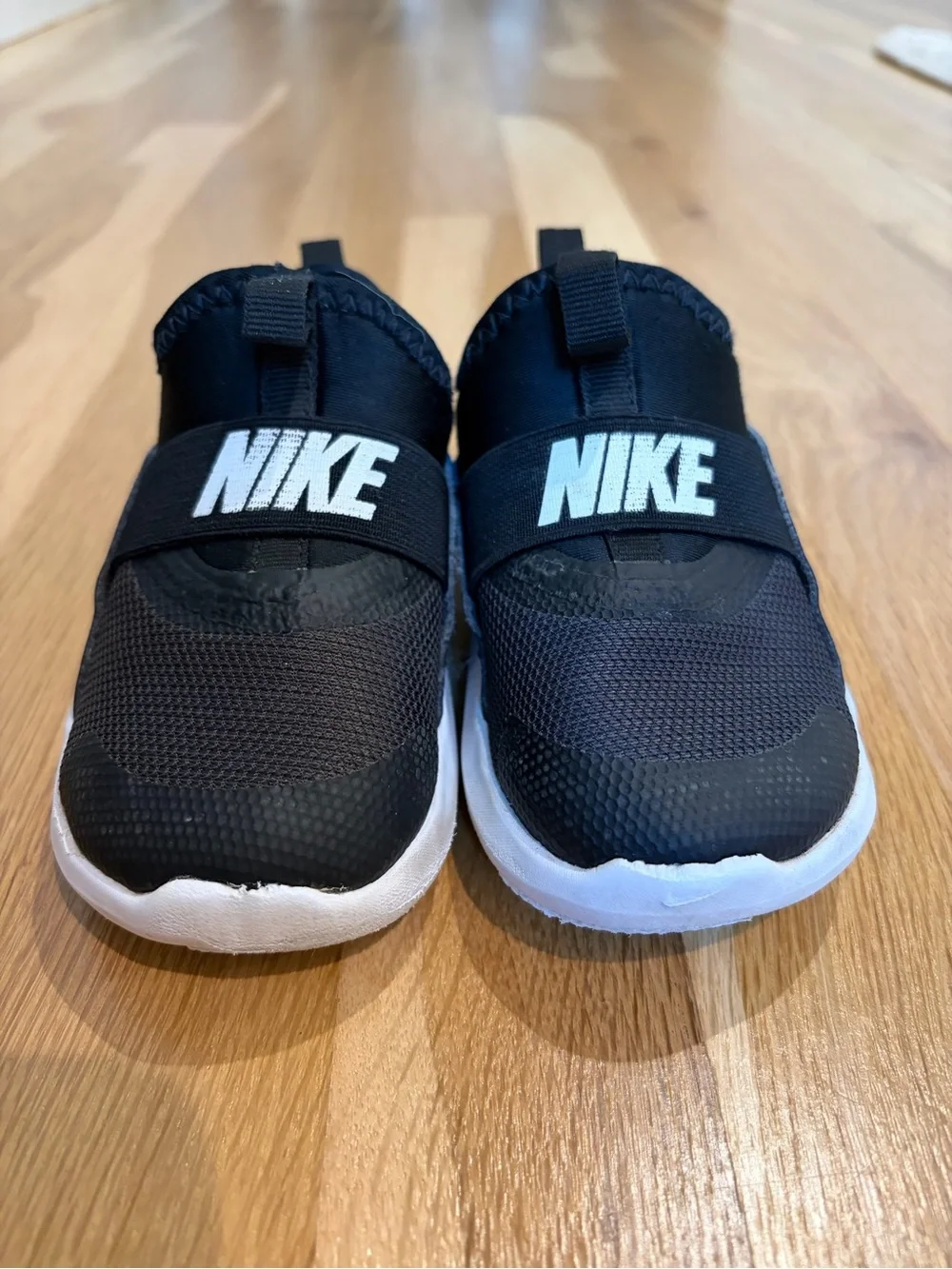 Nike Toddler Black and White Slip-On Sneakers 7T